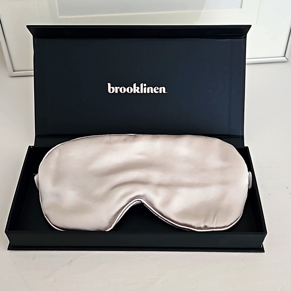 Brooklinen mulberry silk sleep mask dove grey/silver